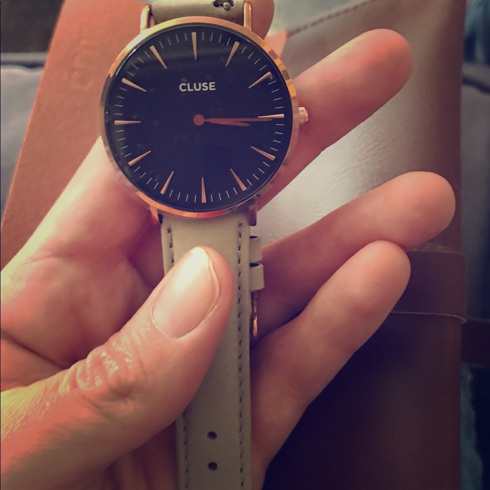 Cluse watch with two genuine leather bands options